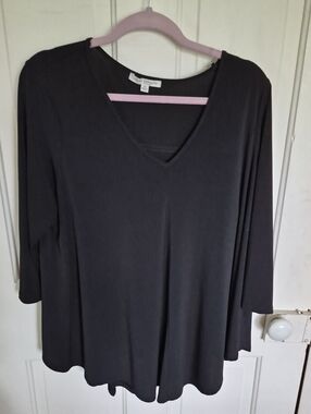 Green Envelope Black V-Neck Flowing Blouse